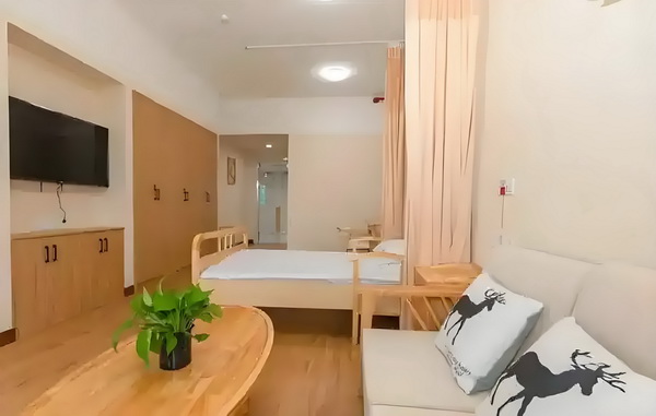 千金小姐为抢走女主的男友，半夜故意点女主家的20份鸡肉外卖